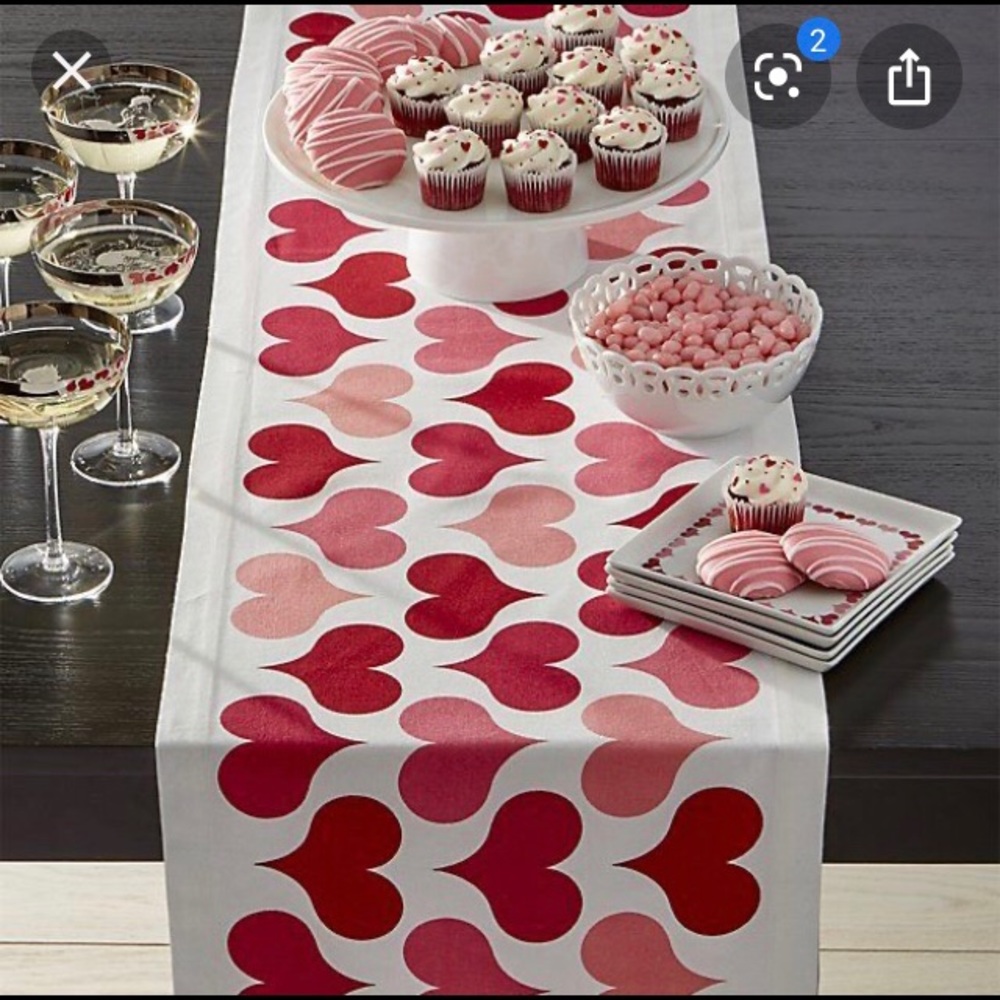 ISO Crate & Barrel heart table runner ❤️💗